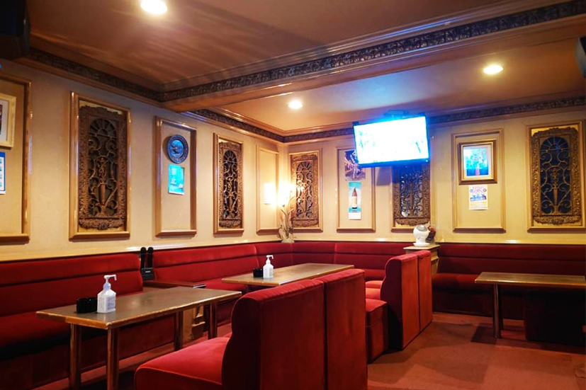エンブレム仏蘭西： 店内